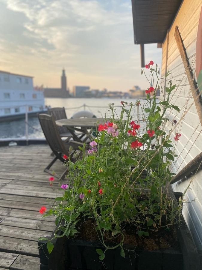 Den Roeda Baten 2*