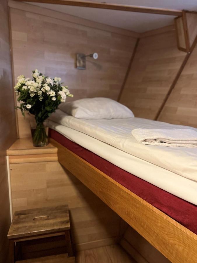 Botel Den Roeda Baten