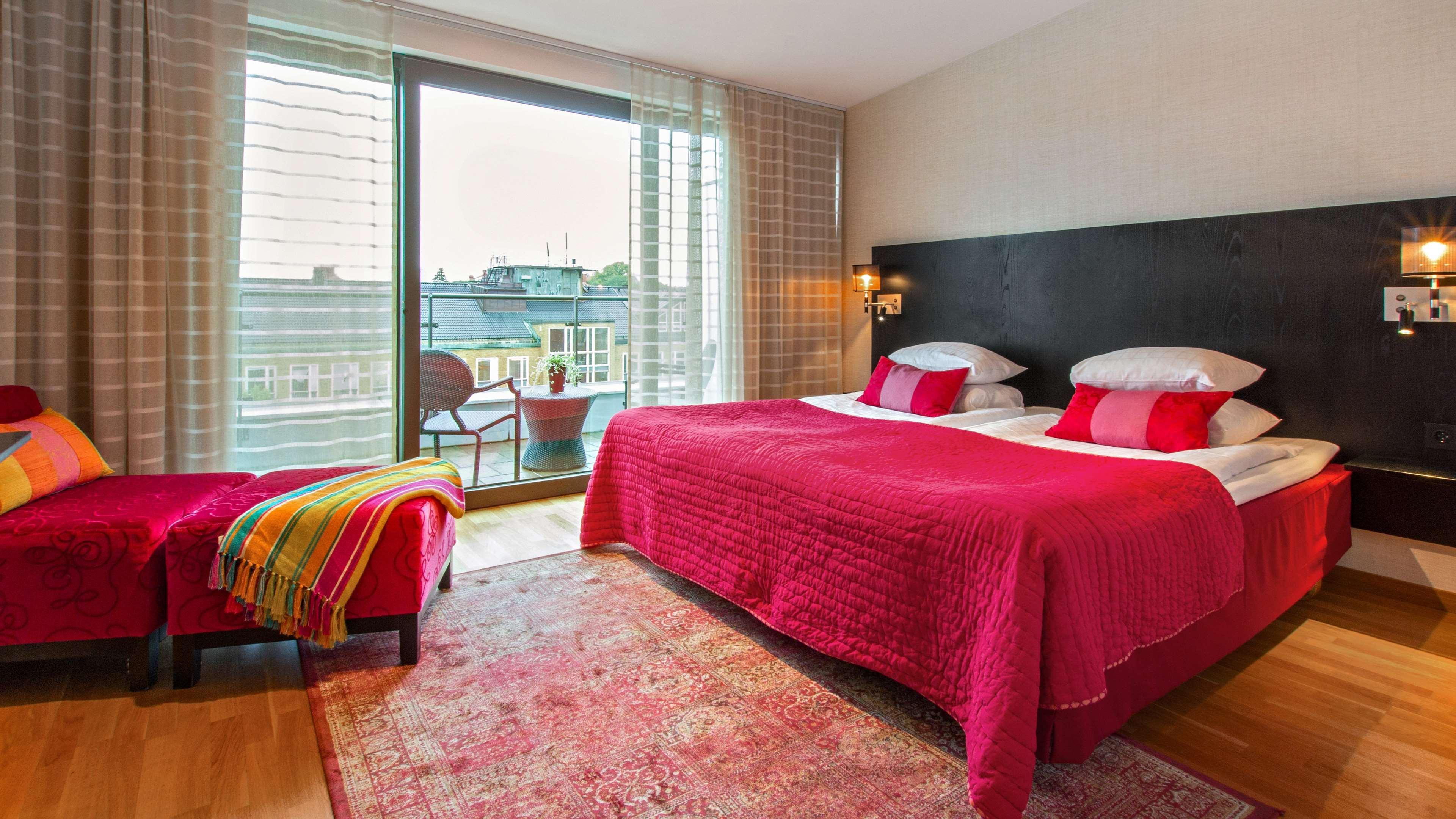 Western Time Hotell 4*