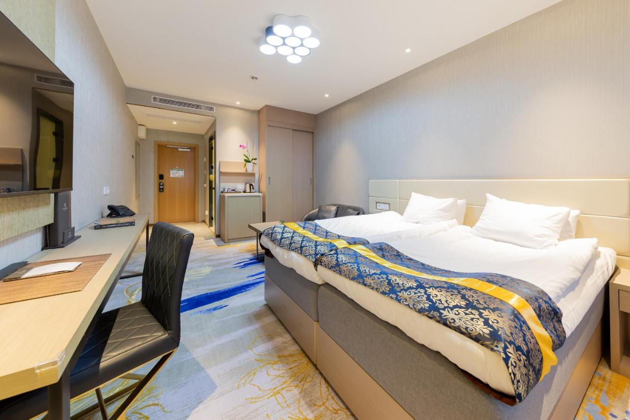 Livington 4*