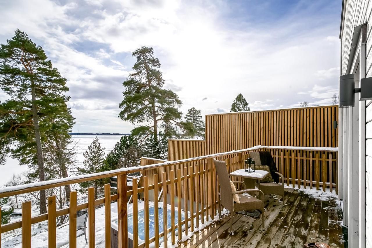 Villa Relaxing Oasis With Jacuzzi - Amazing View & Private Pier Stockholm