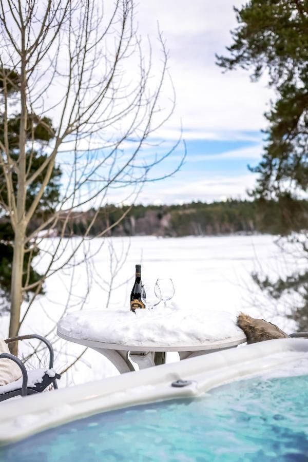 Relaxing Oasis With Jacuzzi - Amazing View & Private Pier Villa Stockholm