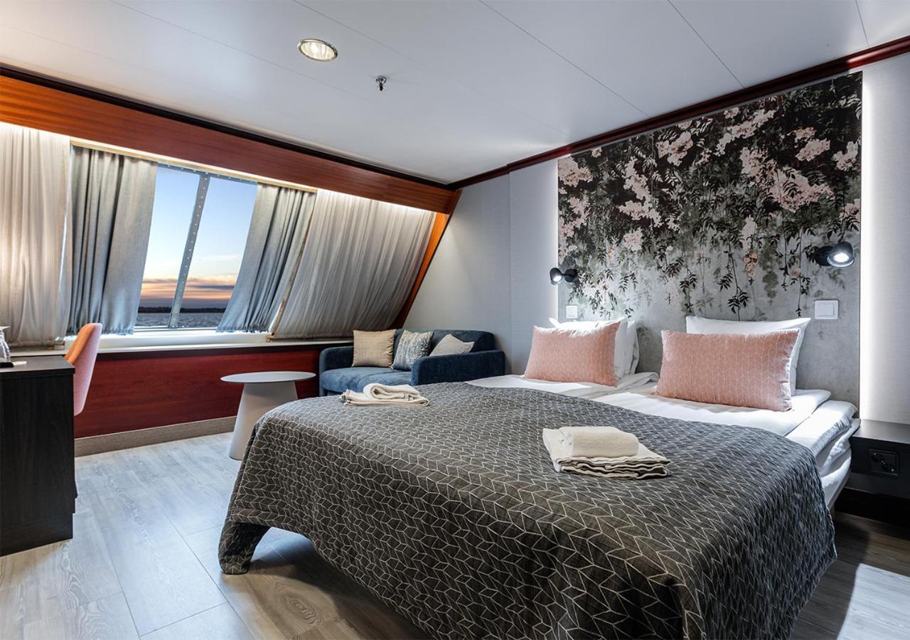  Viking Line Ferry Gabriella - 2-night Cruise Stockholm-helsinki-stockholm *
