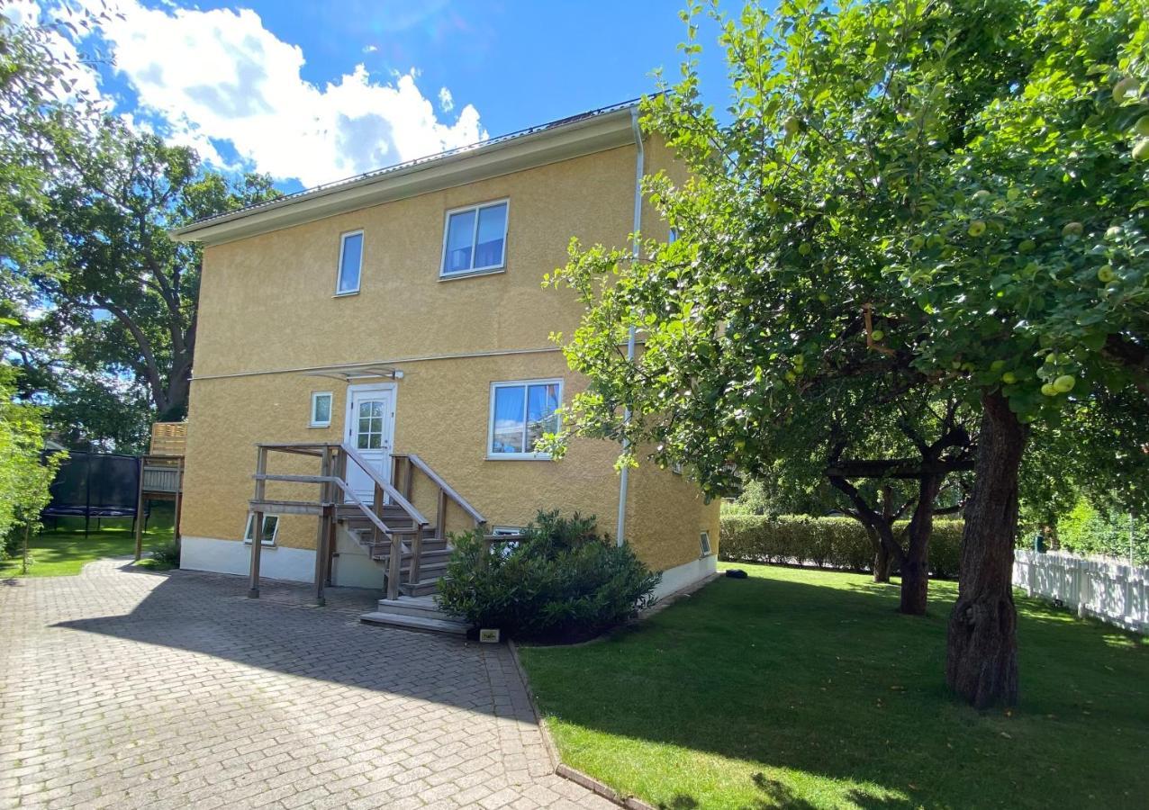 Lower Floor Of 50 Sqm In With Parking