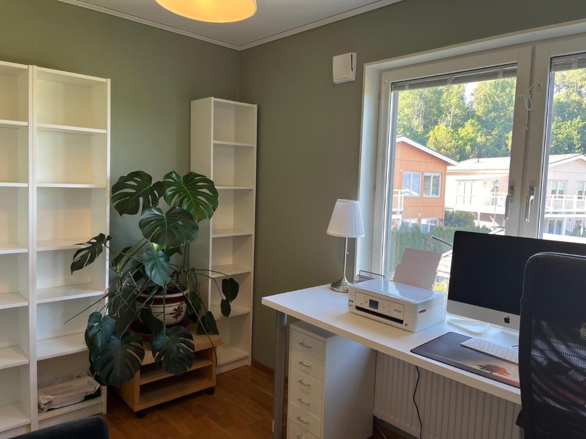 Rum i privatbostad An Entire Floor In A Beautiful Villa, Close To Arlanda Airport Stockholm