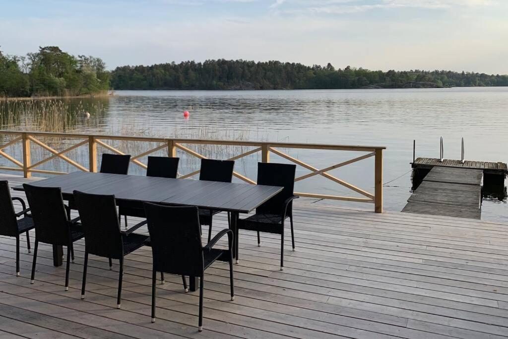 Waterfront House With Jacuzzi & Jetty In Estocolmo