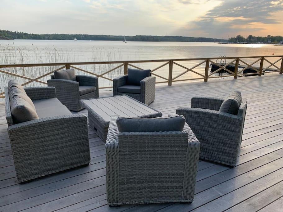 Casa de férias Waterfront House With Jacuzzi & Jetty In