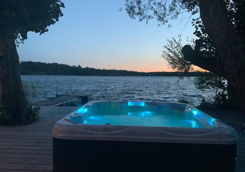 Waterfront House With Jacuzzi & Jetty In * Estocolmo