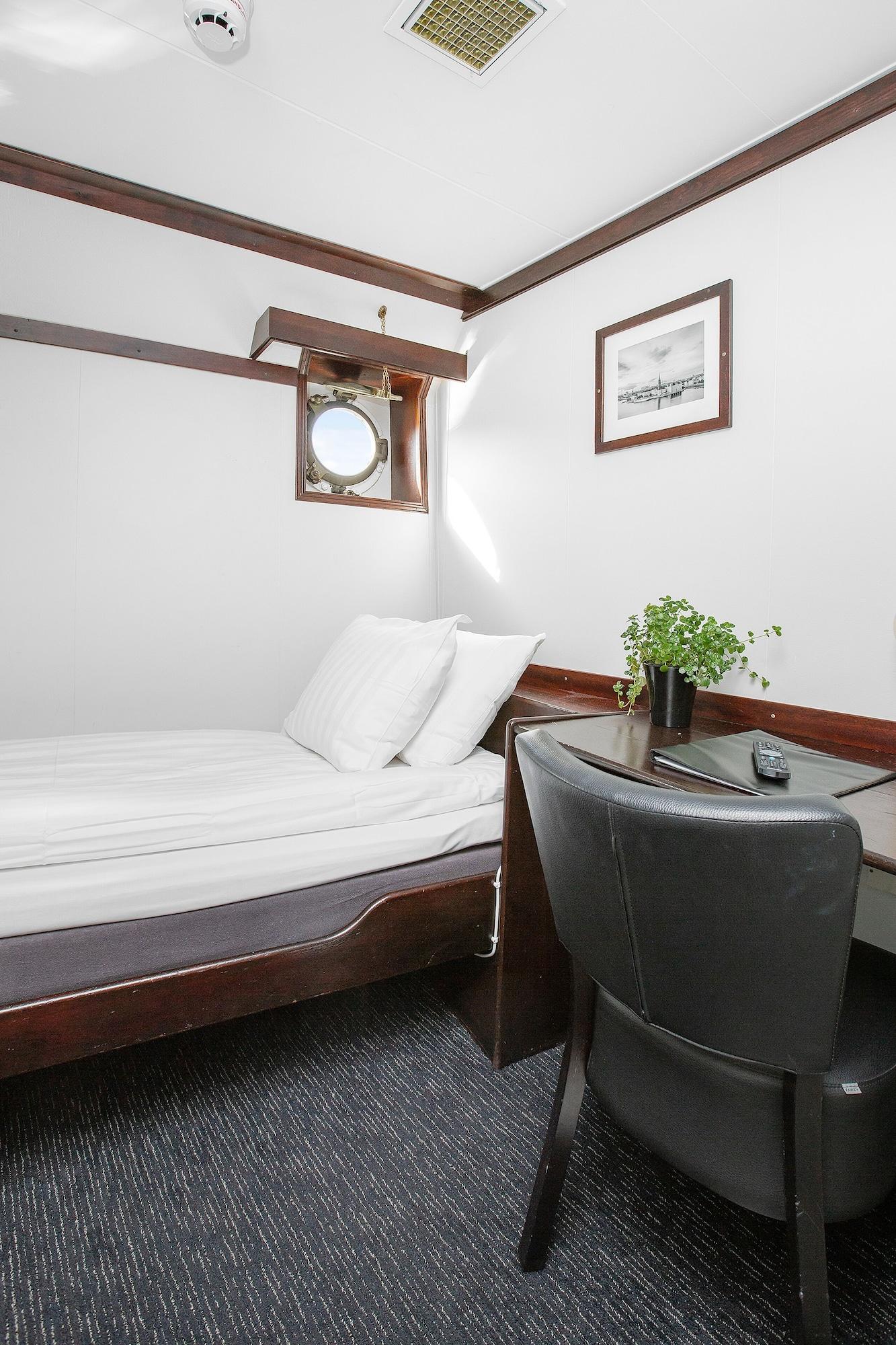 Botel Maelardrottningen Yacht Stockholm