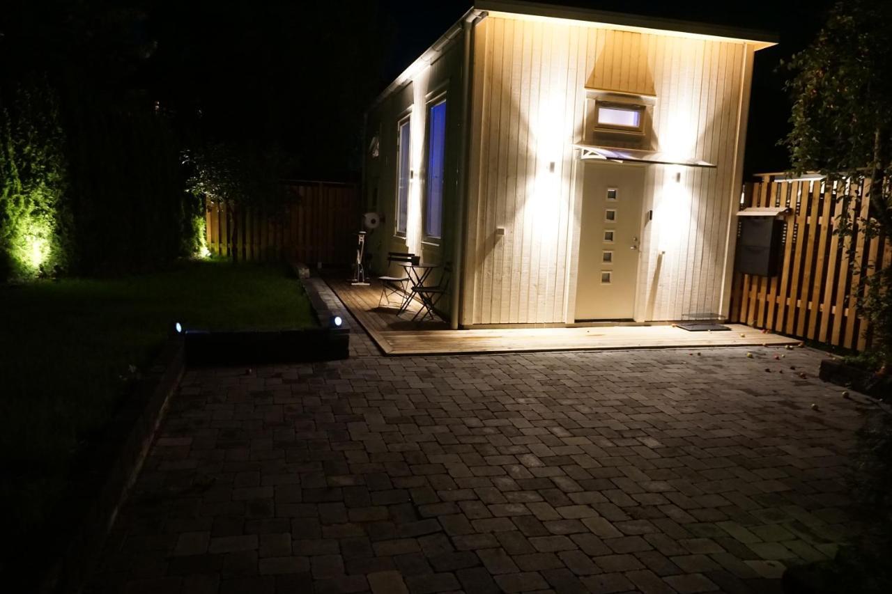 Apartment Fresh Happy Little House, 35 M2 In Taeby Stockholm