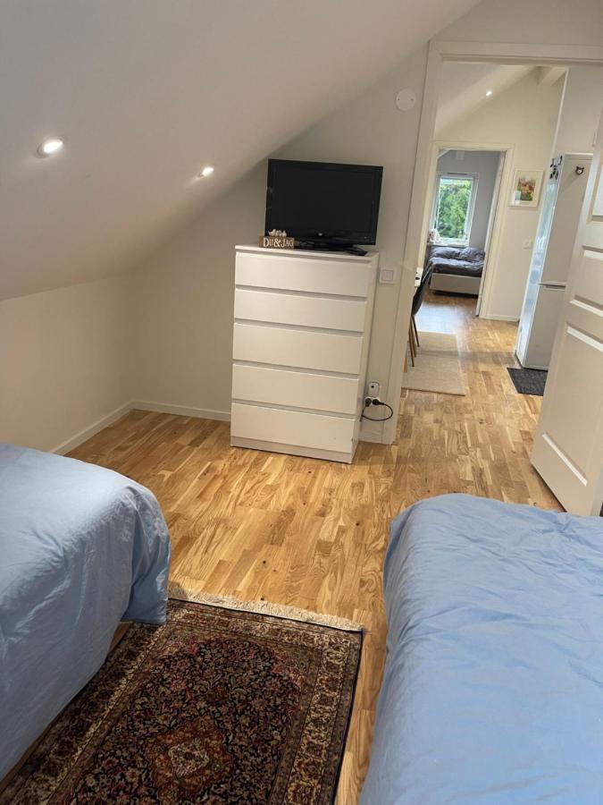 Charmig Apartens In A House In Stockholm