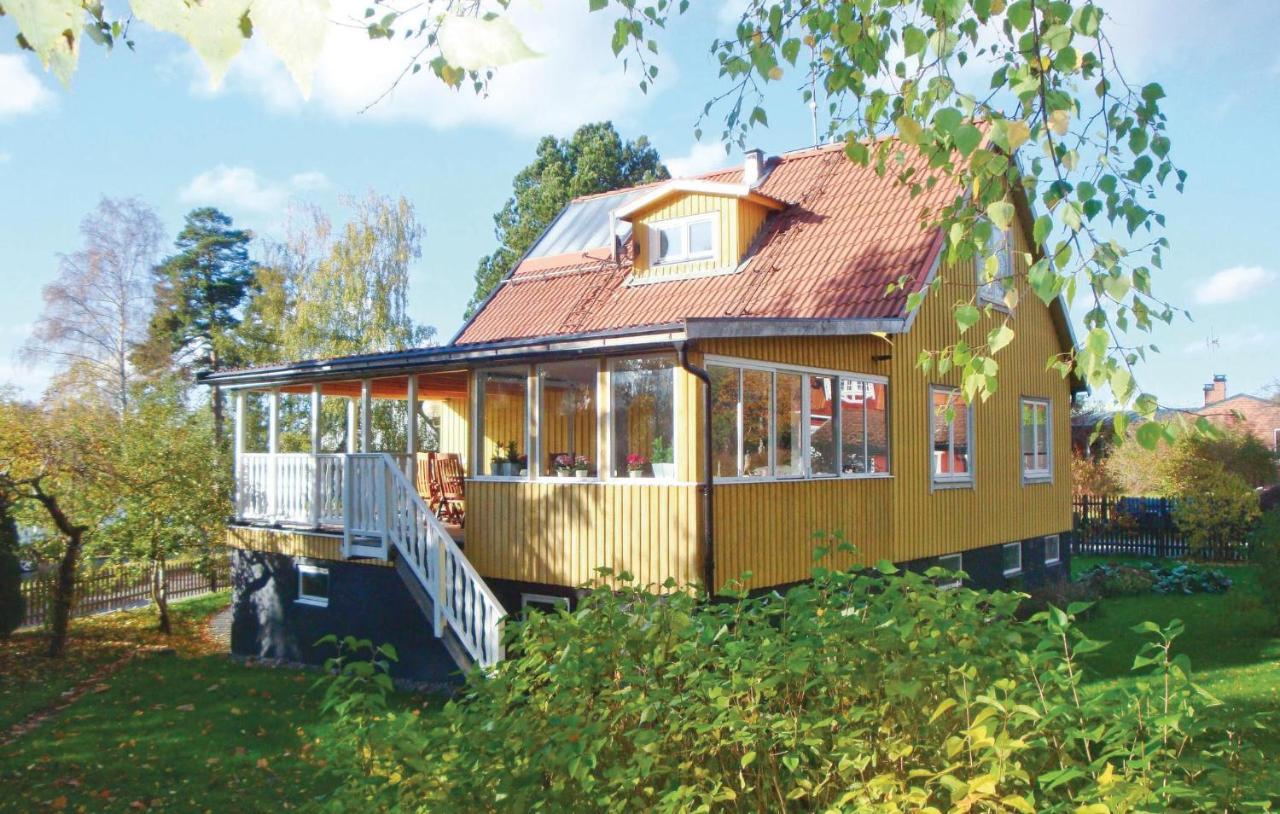 Lovely In Spanga With Kitchen