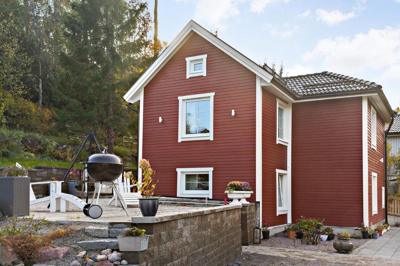 Charming In A Red House In Apartment Stockholm