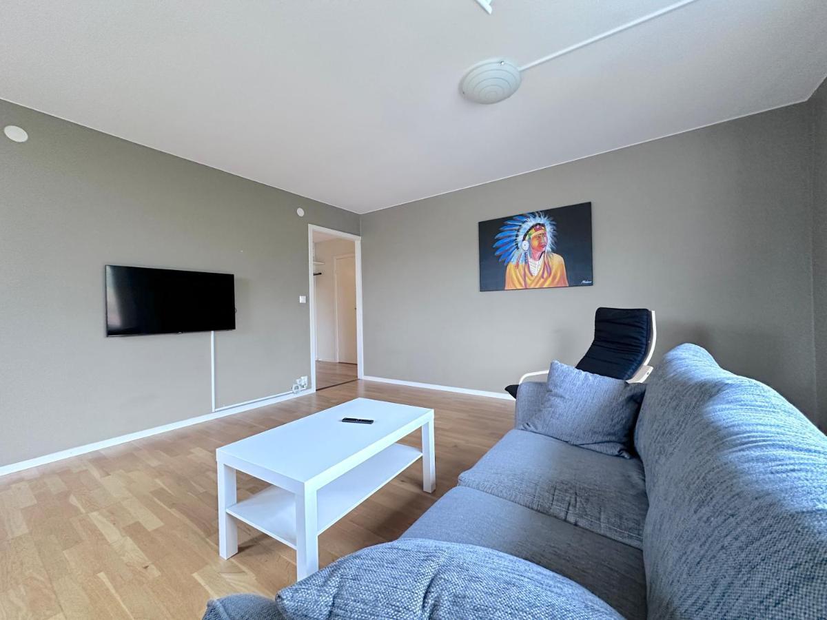 Apartment Ad Long *