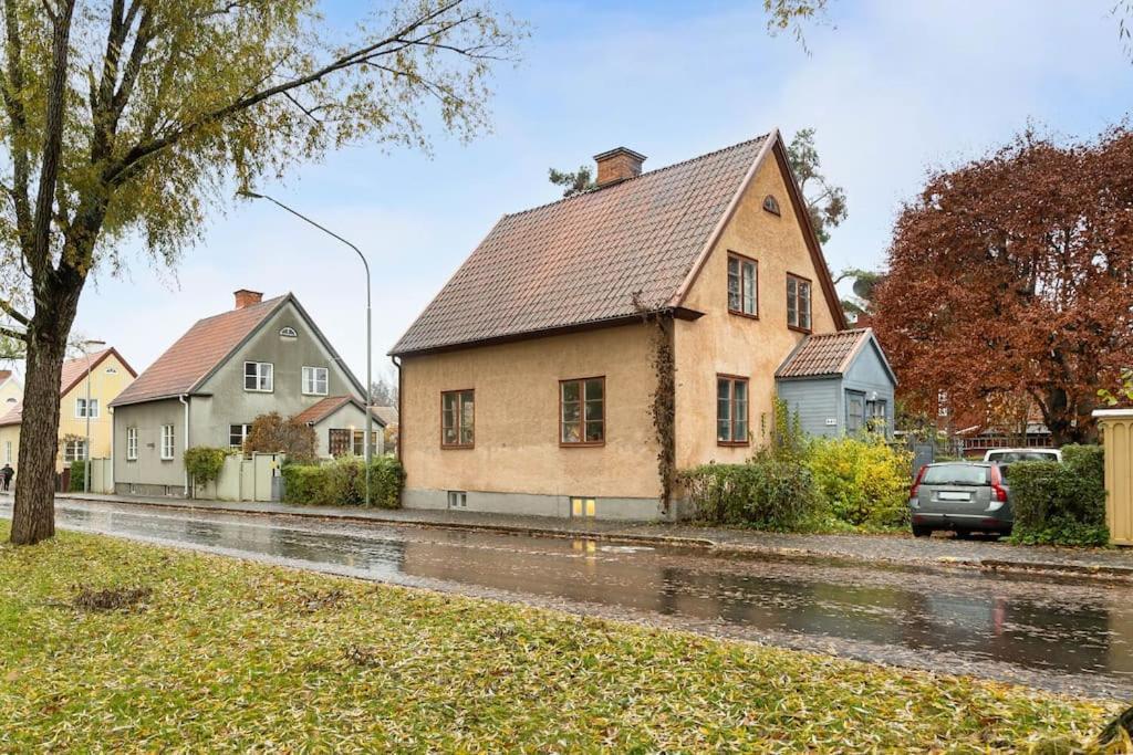 Charming House In Enskede Villa
