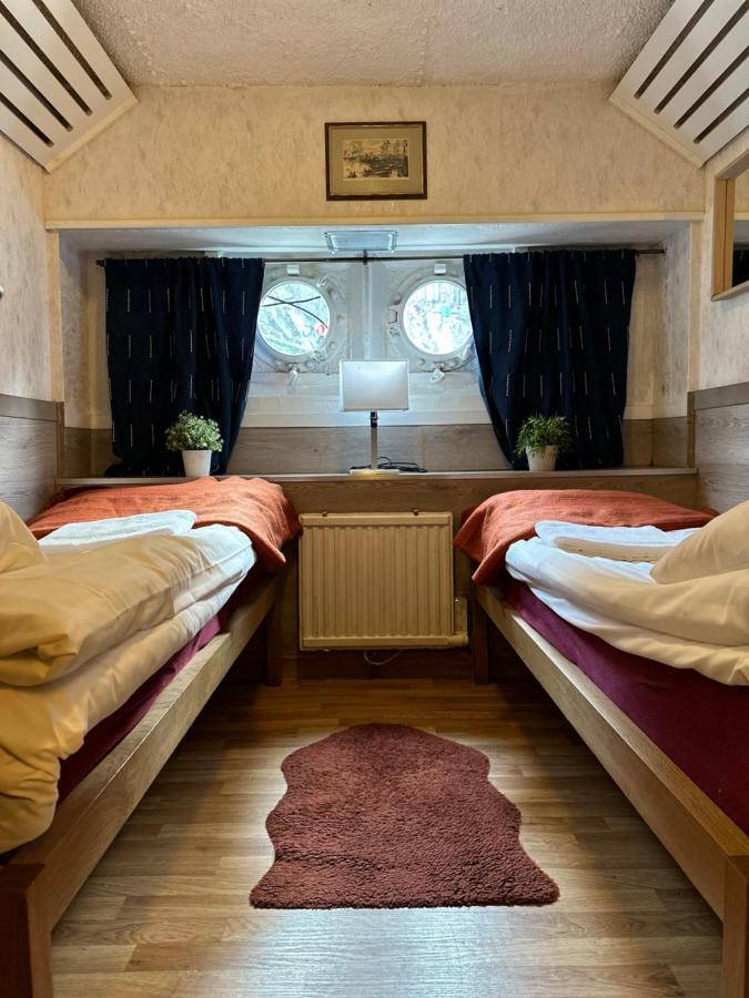 Botel Den Roeda Baten