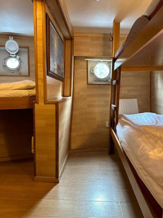 Den Roeda Baten Botel
