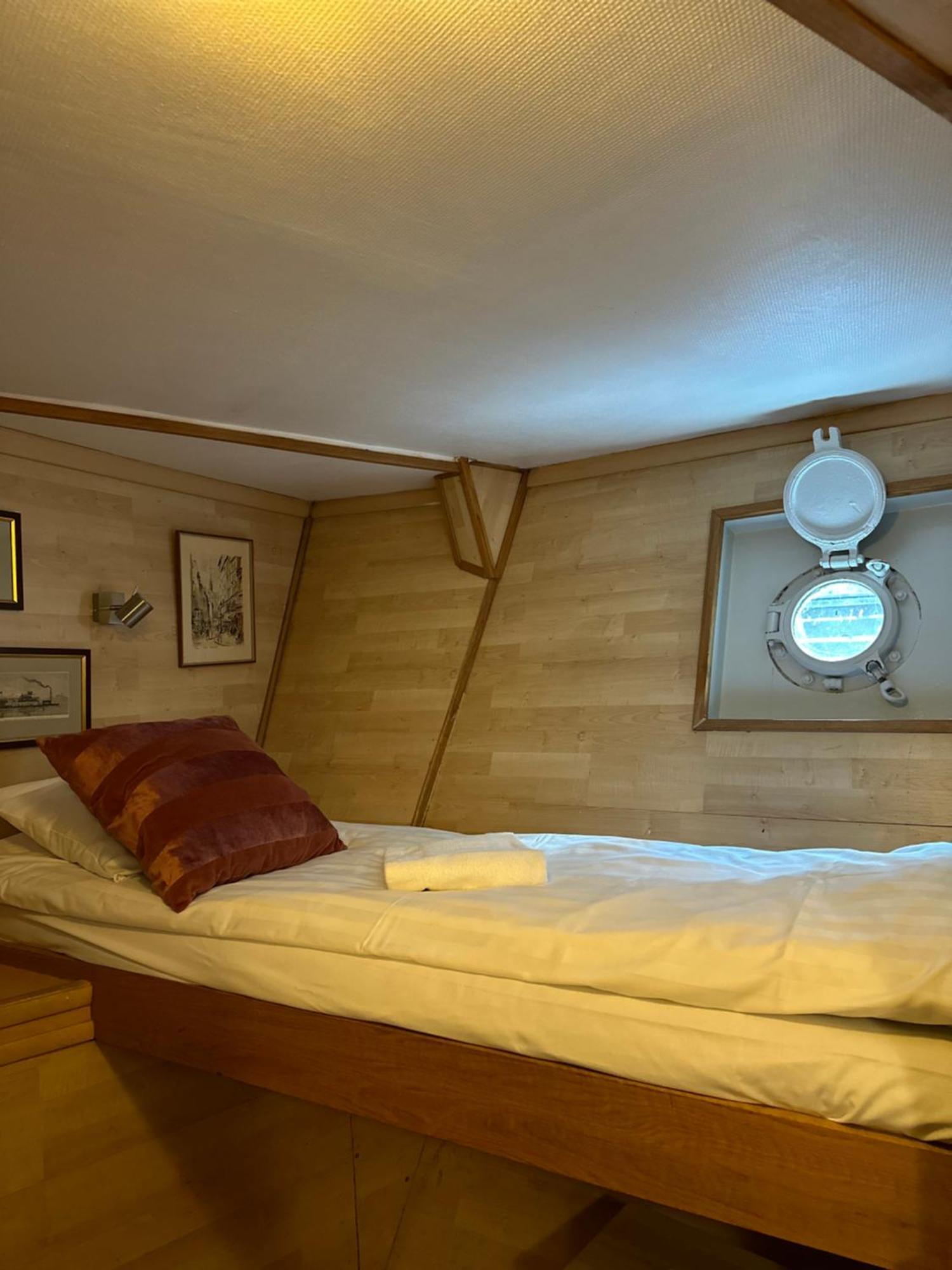 Botel Den Roeda Baten