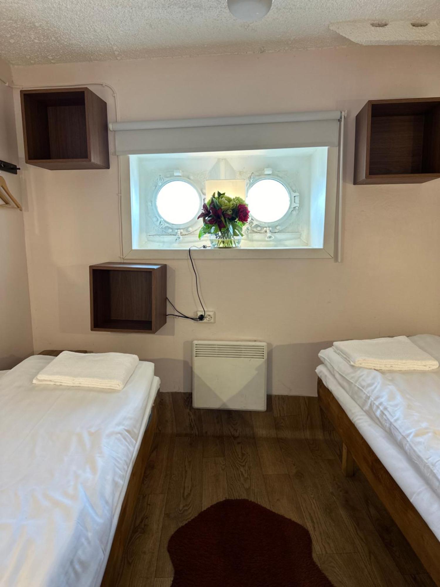 Den Roeda Baten Botel Stockholm