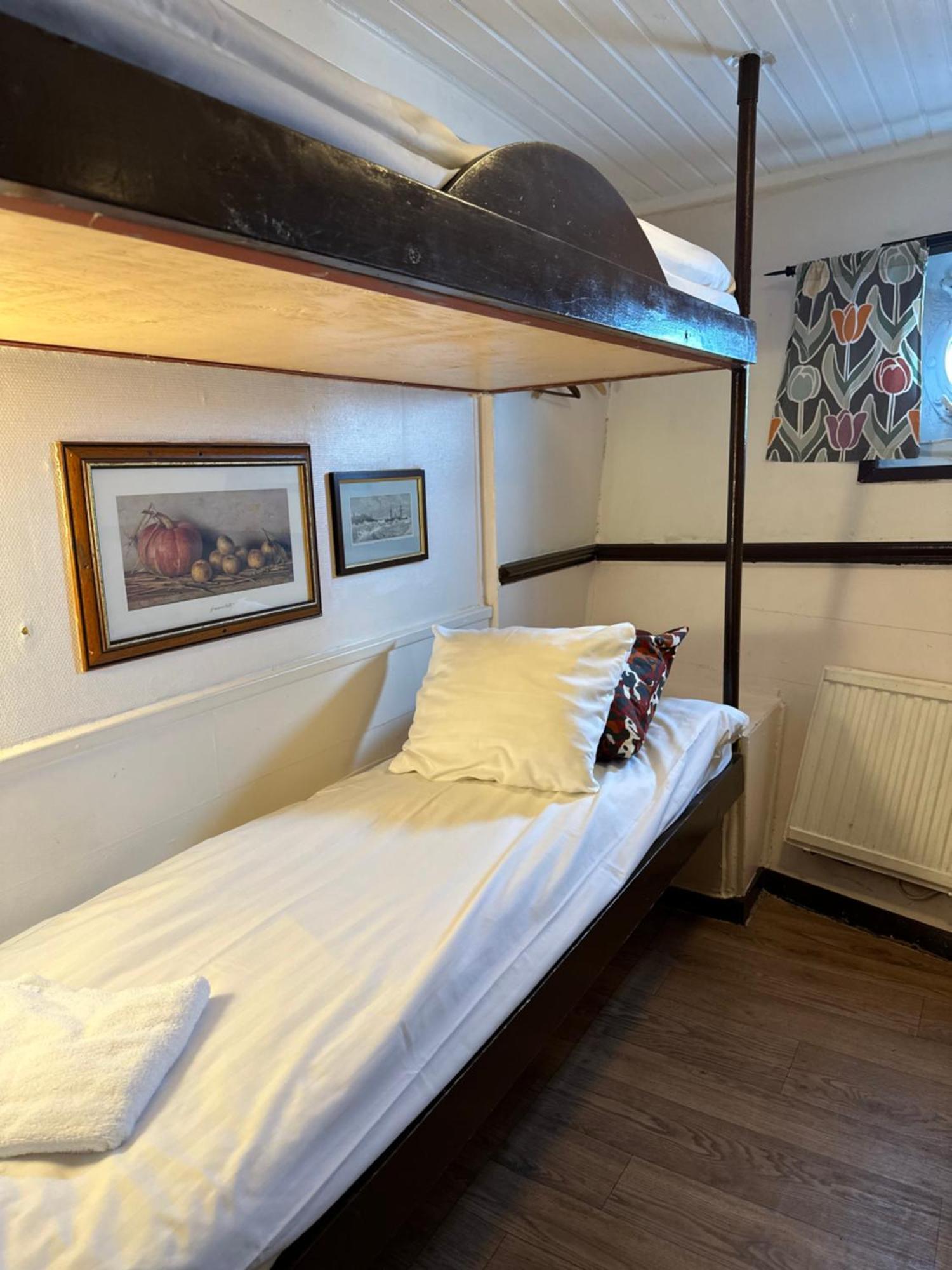Botel Den Roeda Baten Stockholm