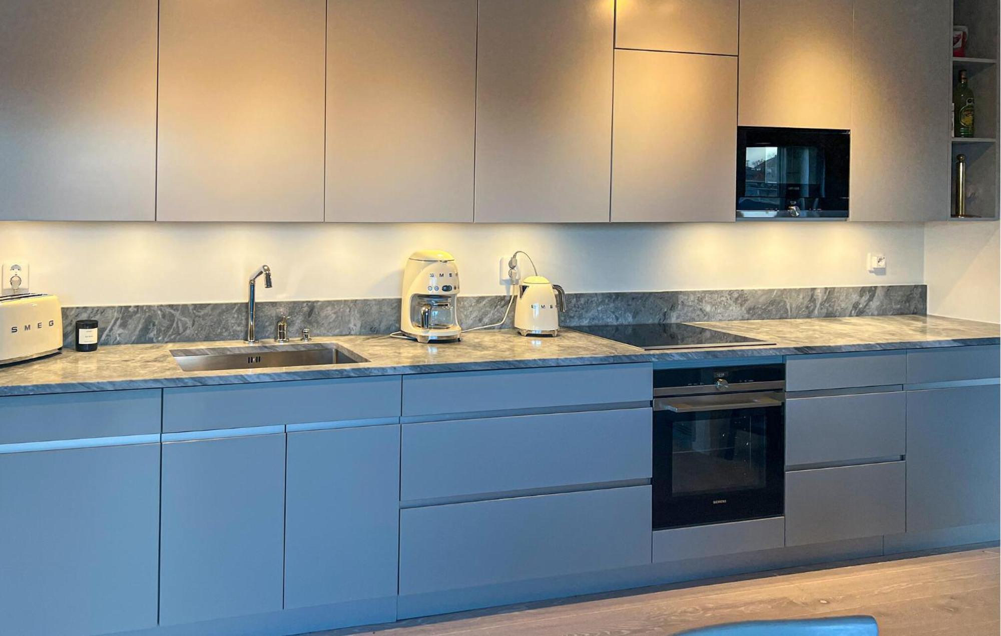 2 Bedroom Gorgeous In Apartment *