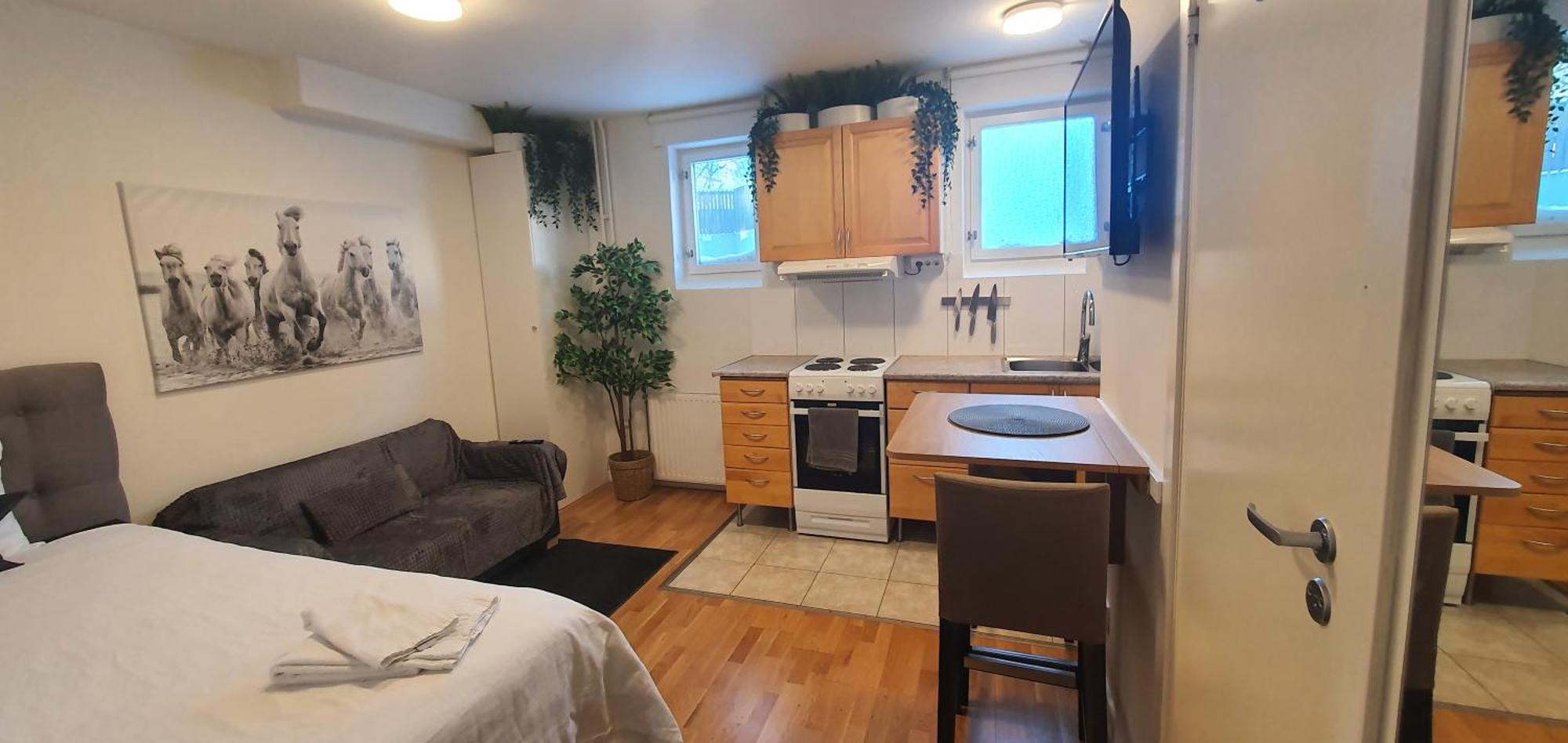 Apartment Near Metro And Forest! *