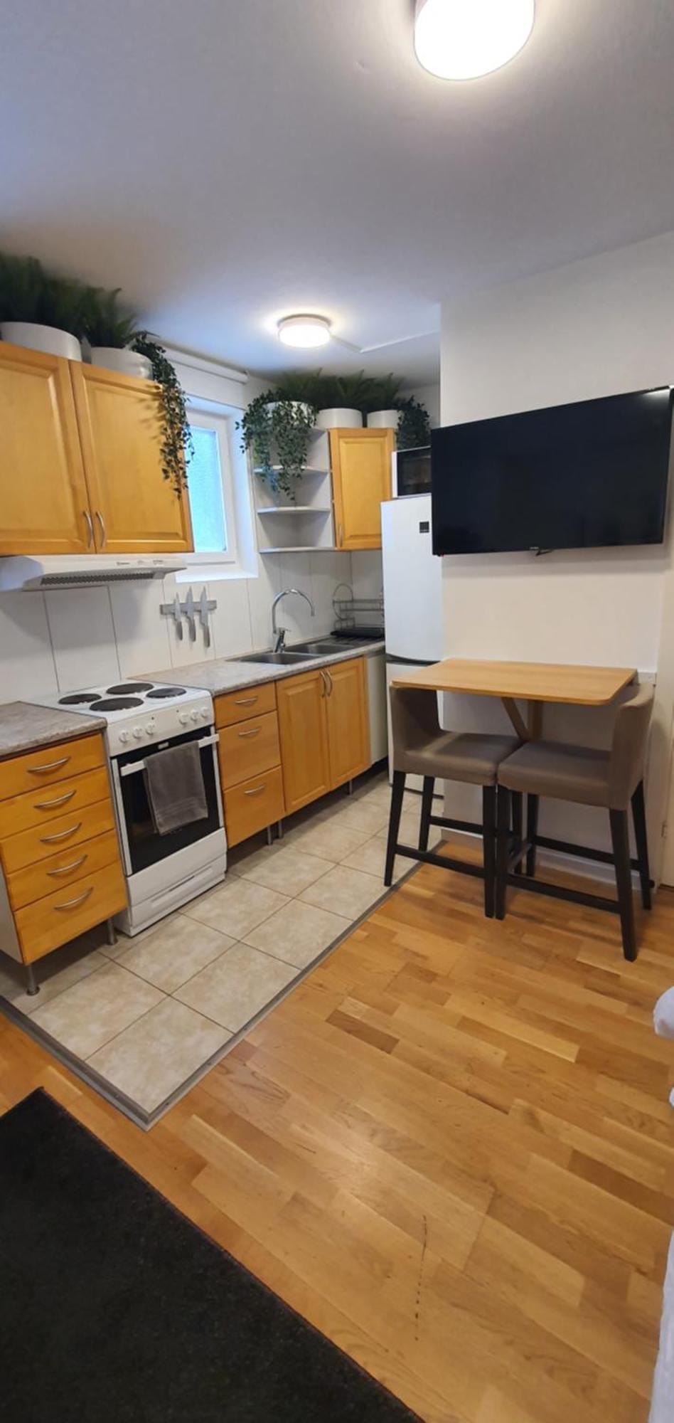 Near Metro And Forest! Apartment