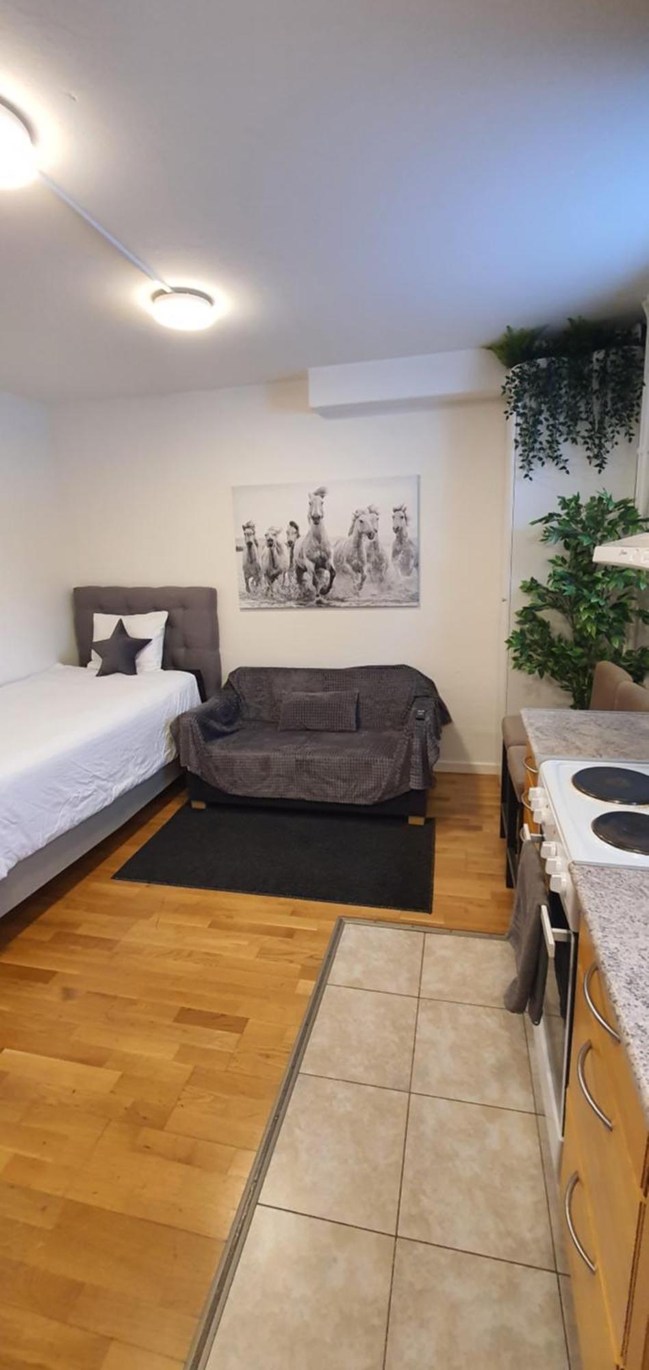 Near Metro And Forest! Apartment