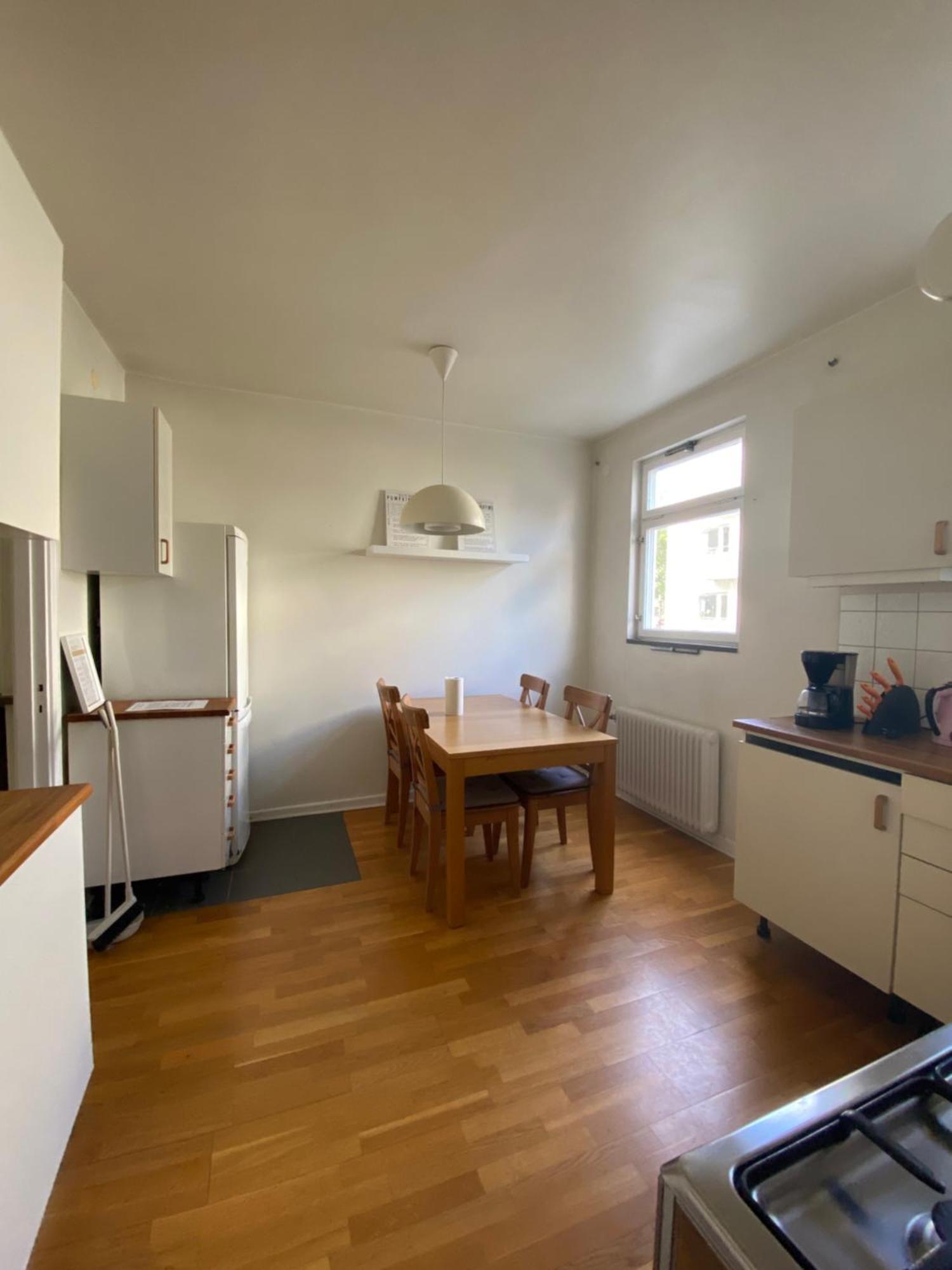 Apartment & Living *
