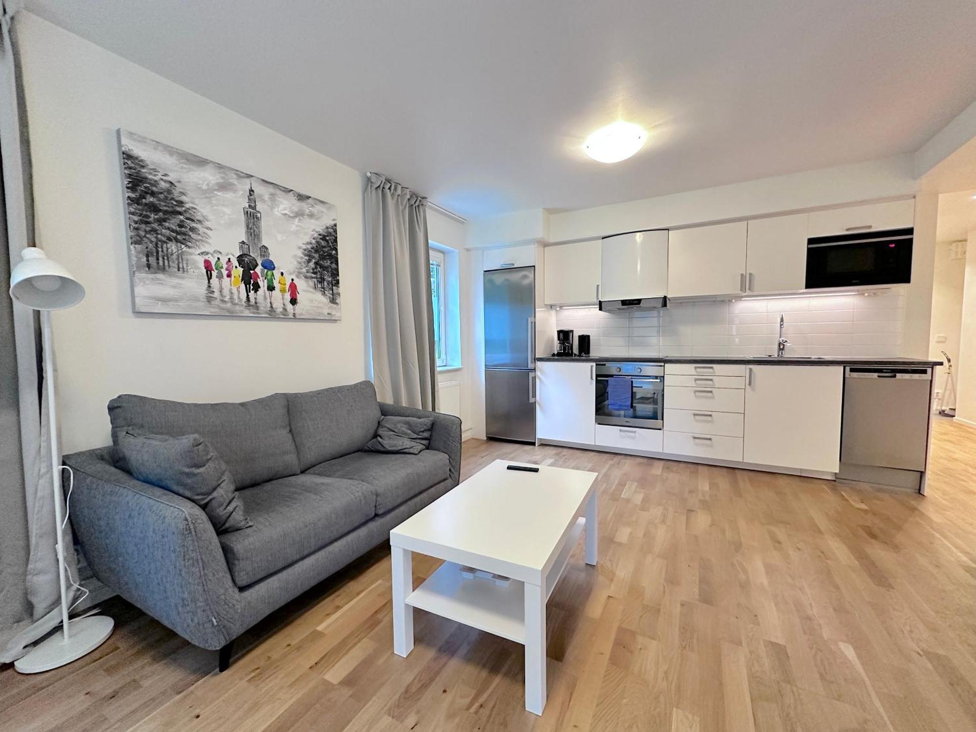 Apartment Ad Long *