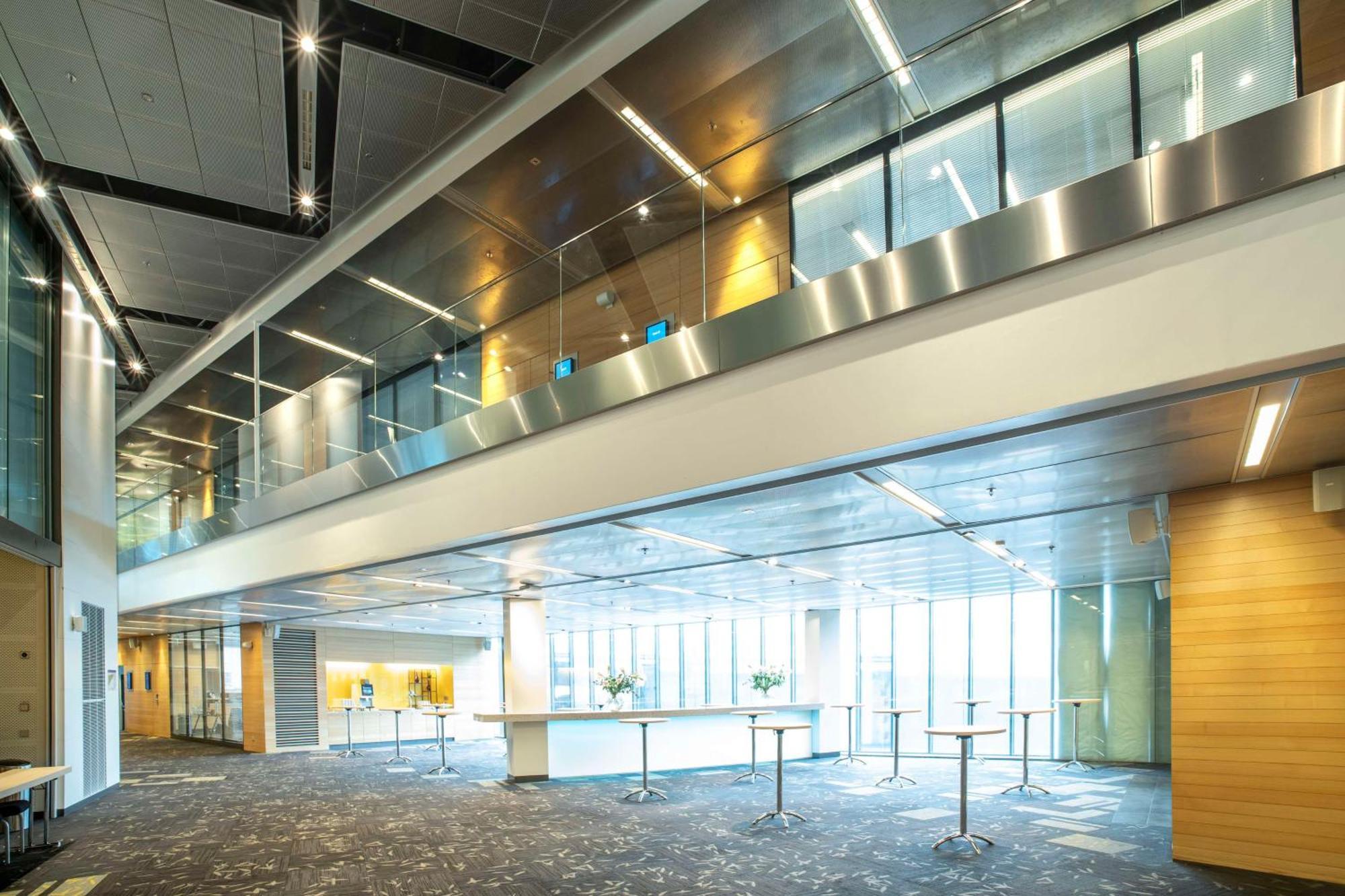 Radisson Blu Waterfront Hotel, 4*