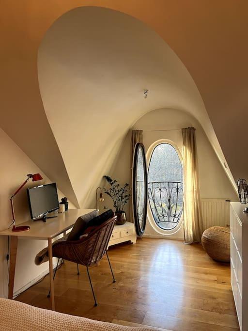Spacious Penthouse Close To Center Apartment *