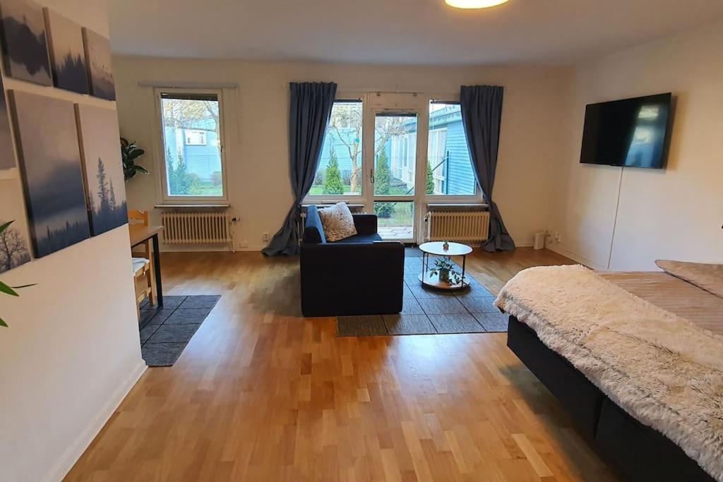 Apartment With Garden Near Metro! *