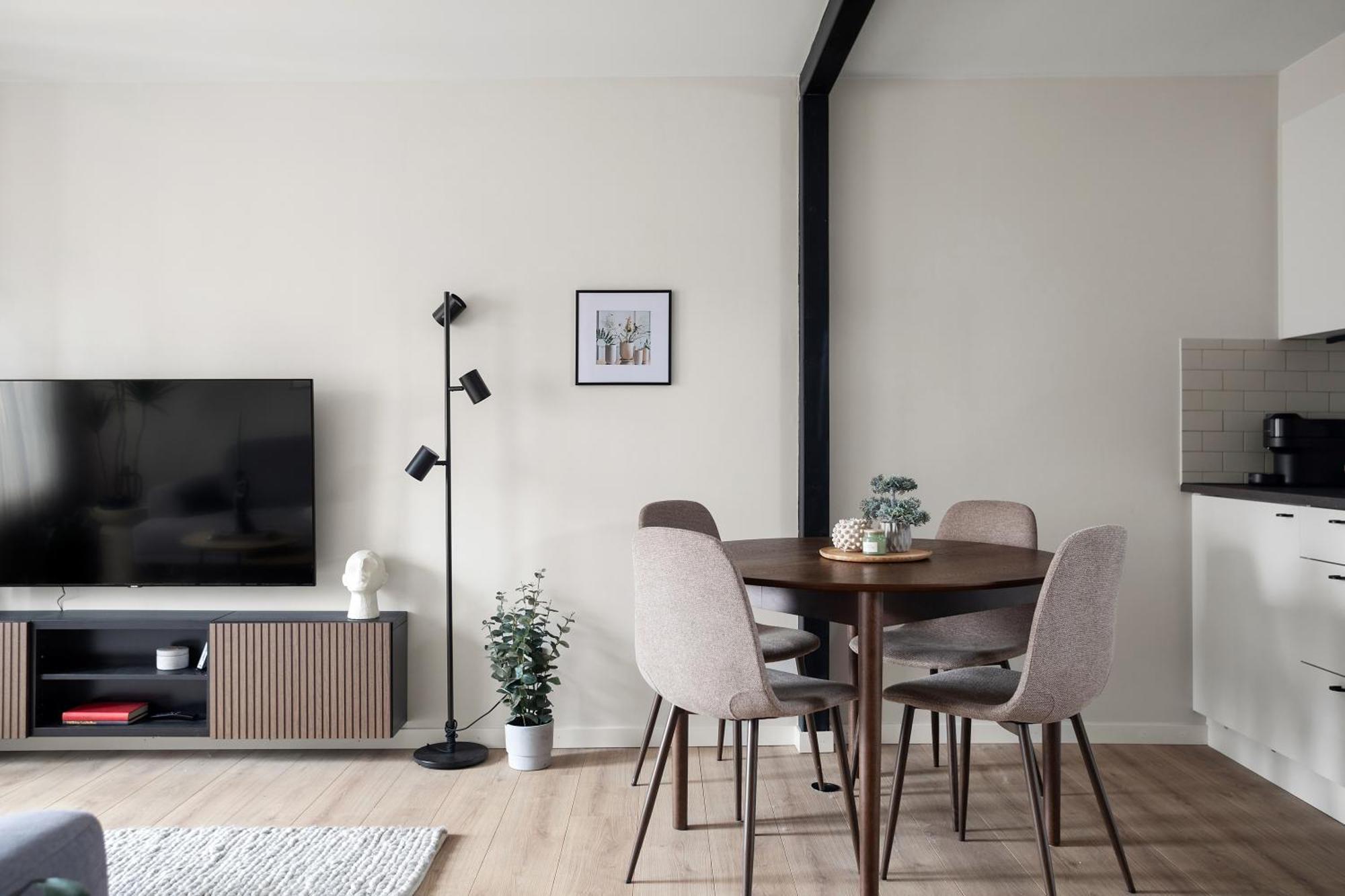 Away Apartment *