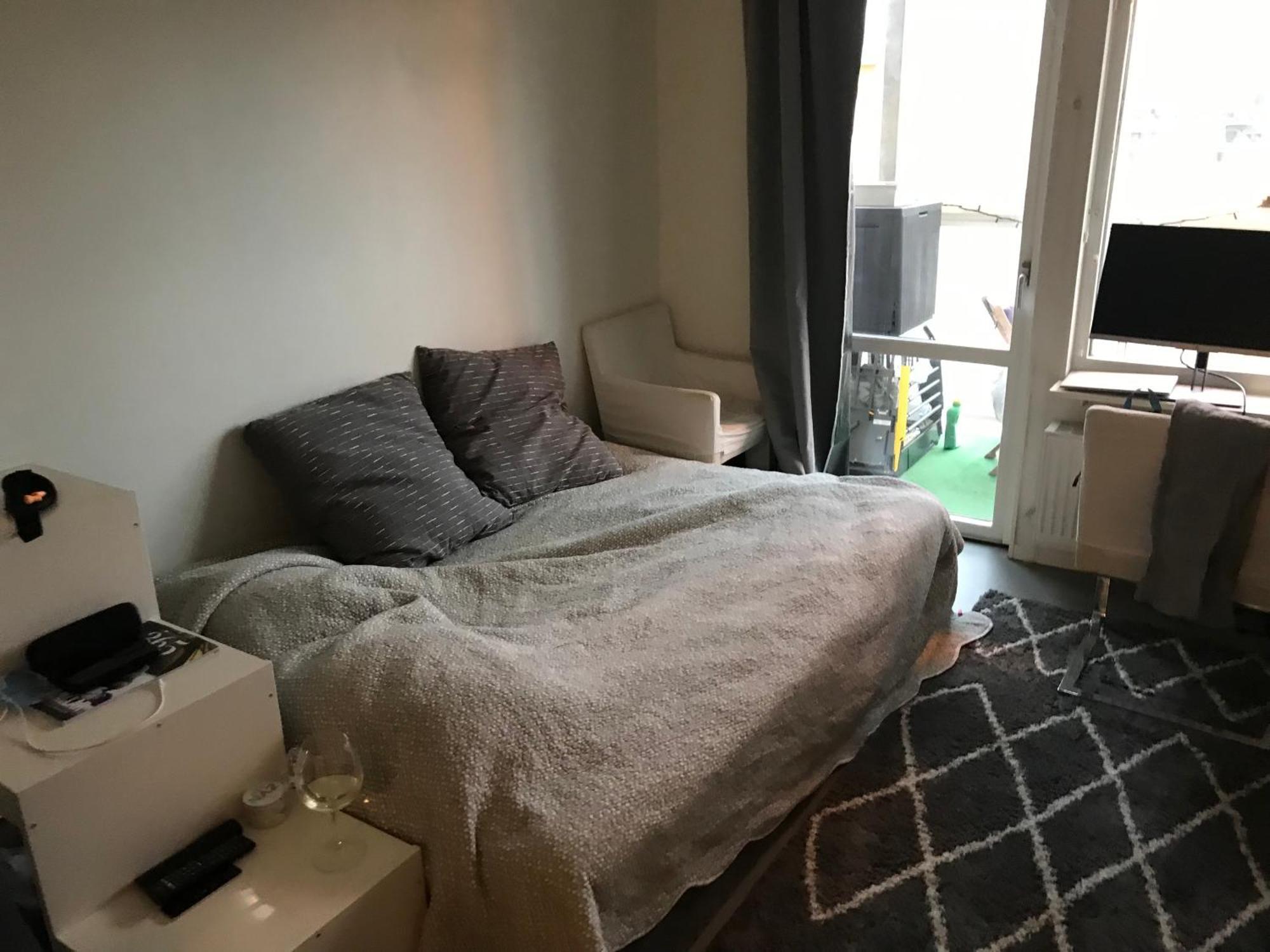 Apartment Hoegst Upp Med Balkong I Soederlaege Stockholm