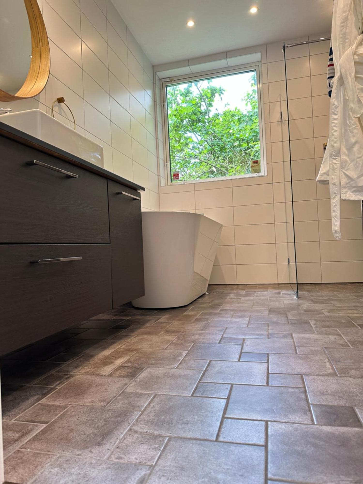 The Luxurious Lakeview Near