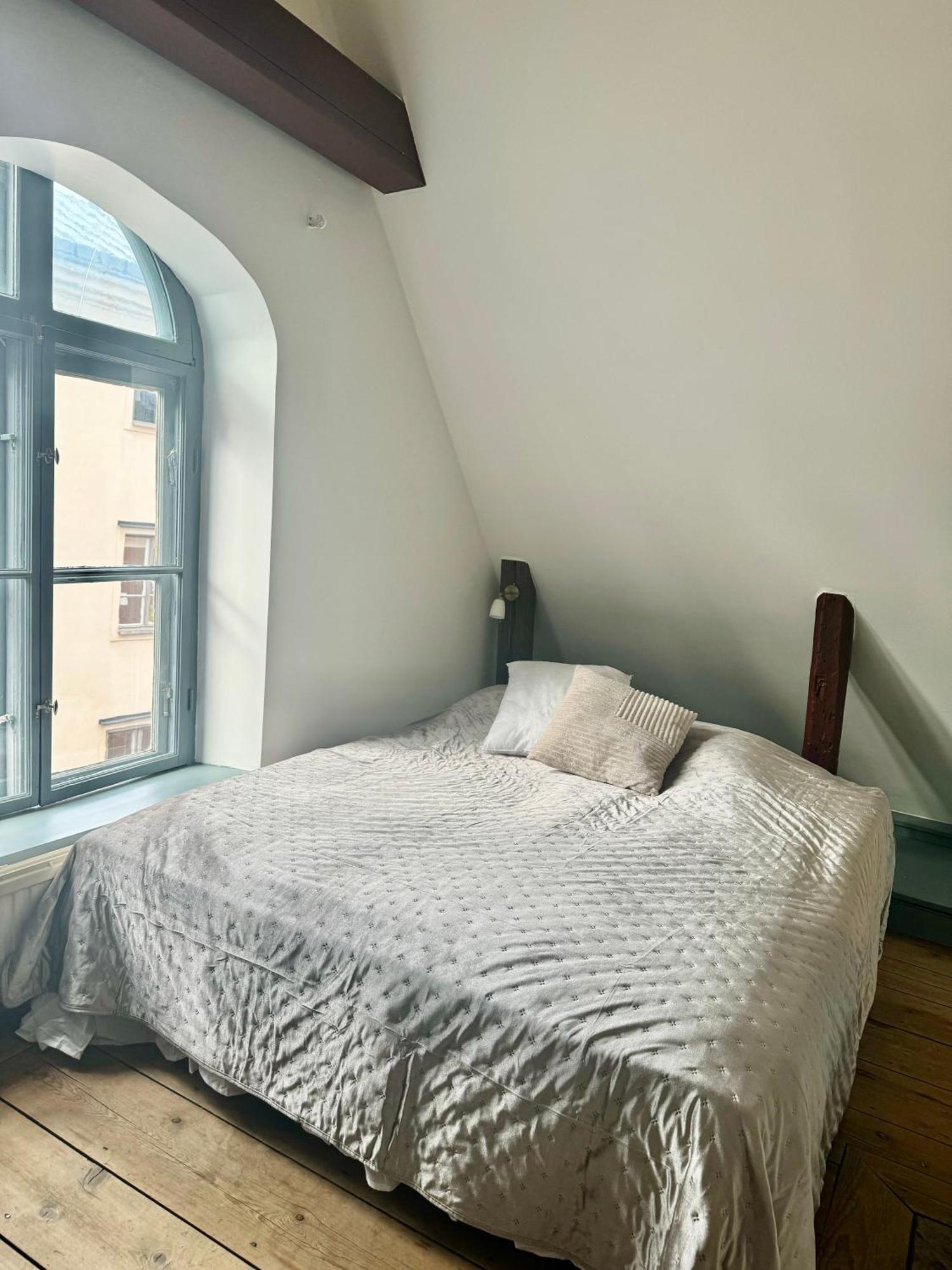 Apartment Historisk Takvaning I Gamla Stan Stockholm