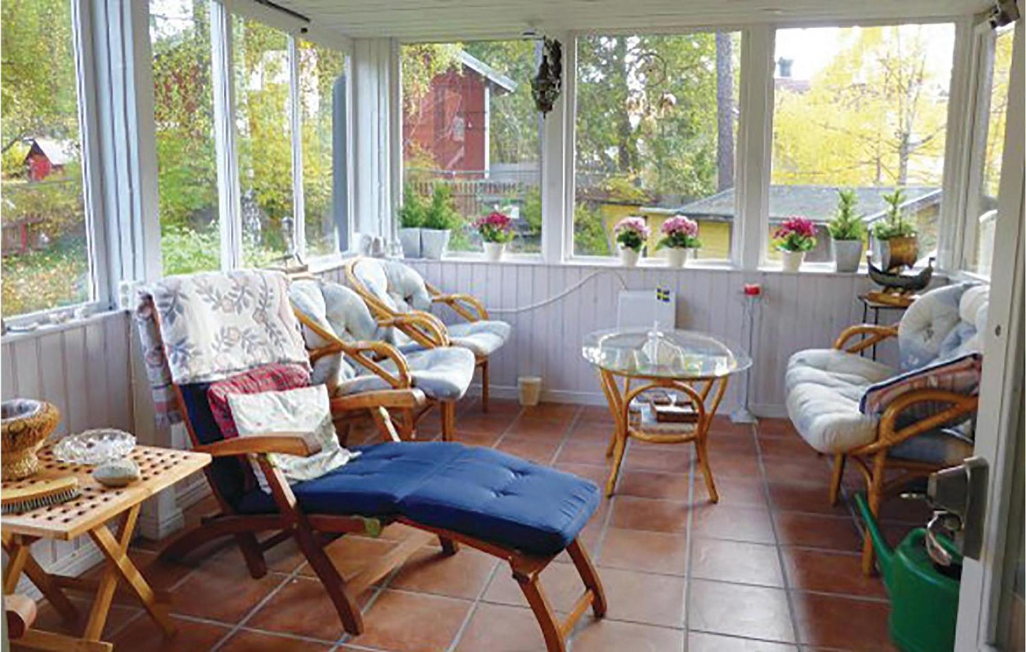 Lovely In Spanga With Kitchen Vakantiehuis Stockholm