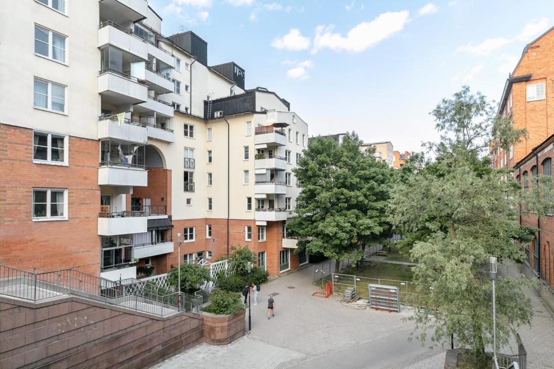 Location & Large In Soedermalm Apartment Stockholm