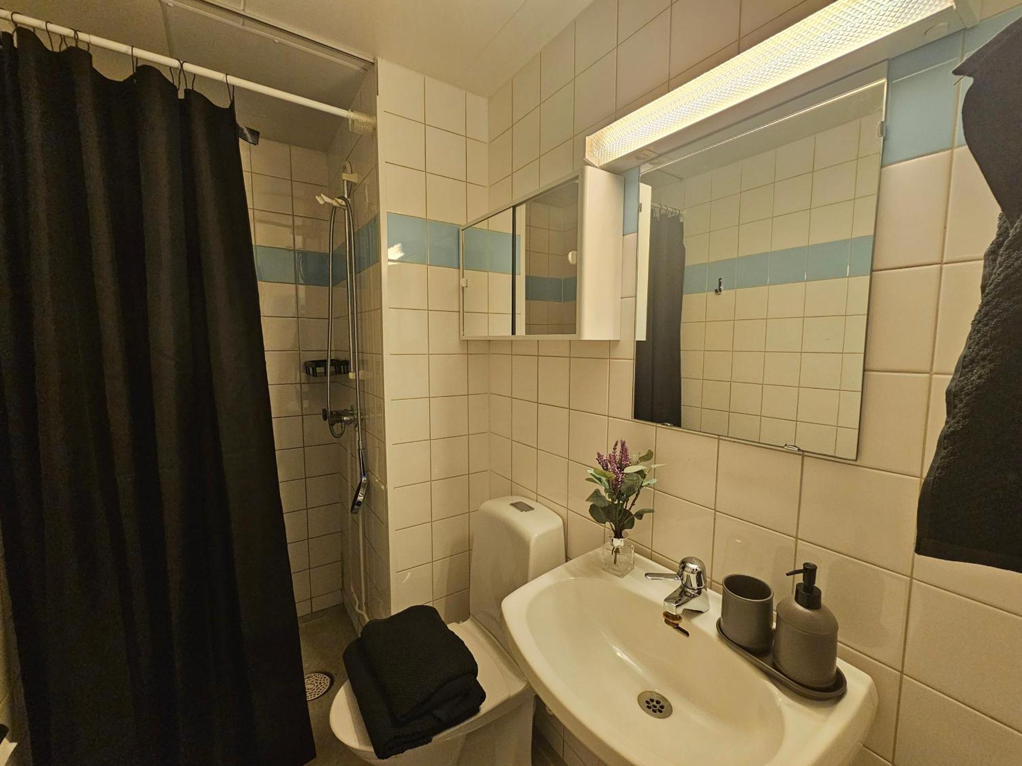 Rum i privatbostad With Private Entrance And Ensuite Bathroom