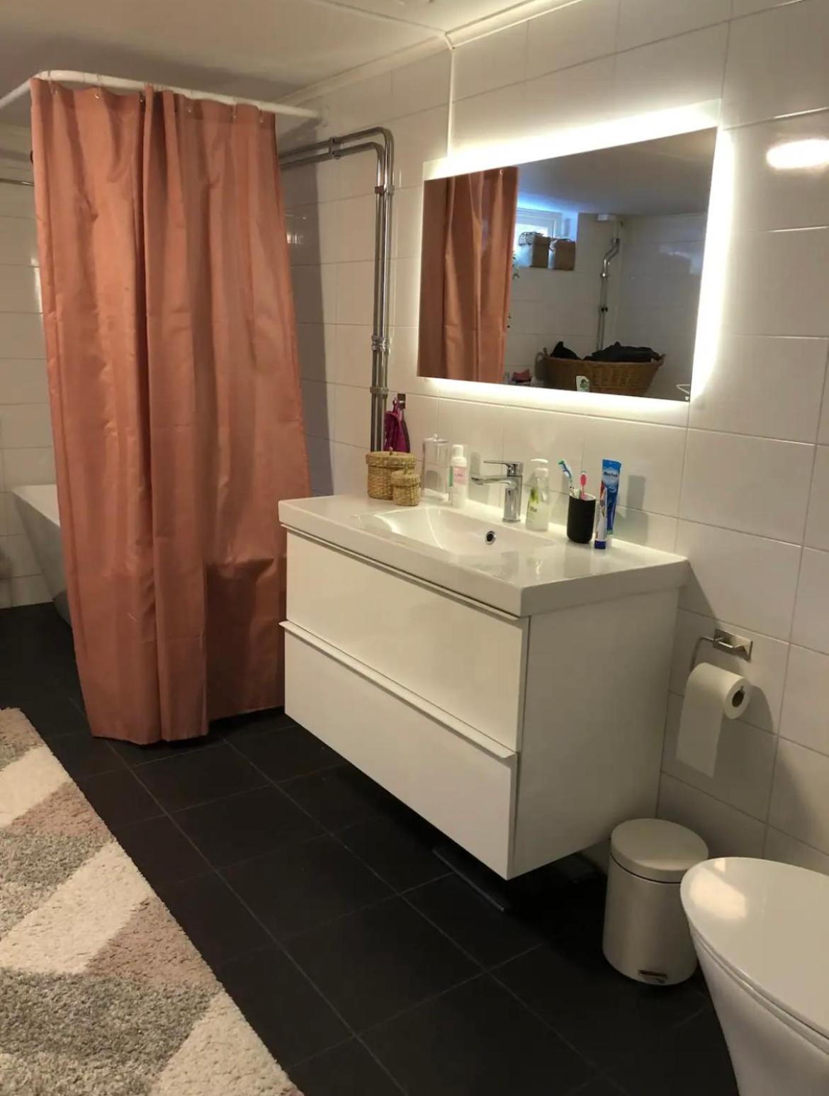 Villa Fint Med 4 Sovrum Parkering Och Traedgard Stockholm