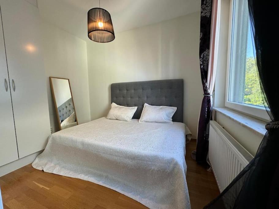 Apartment Charmig Laegenhet Med Balkong Naera