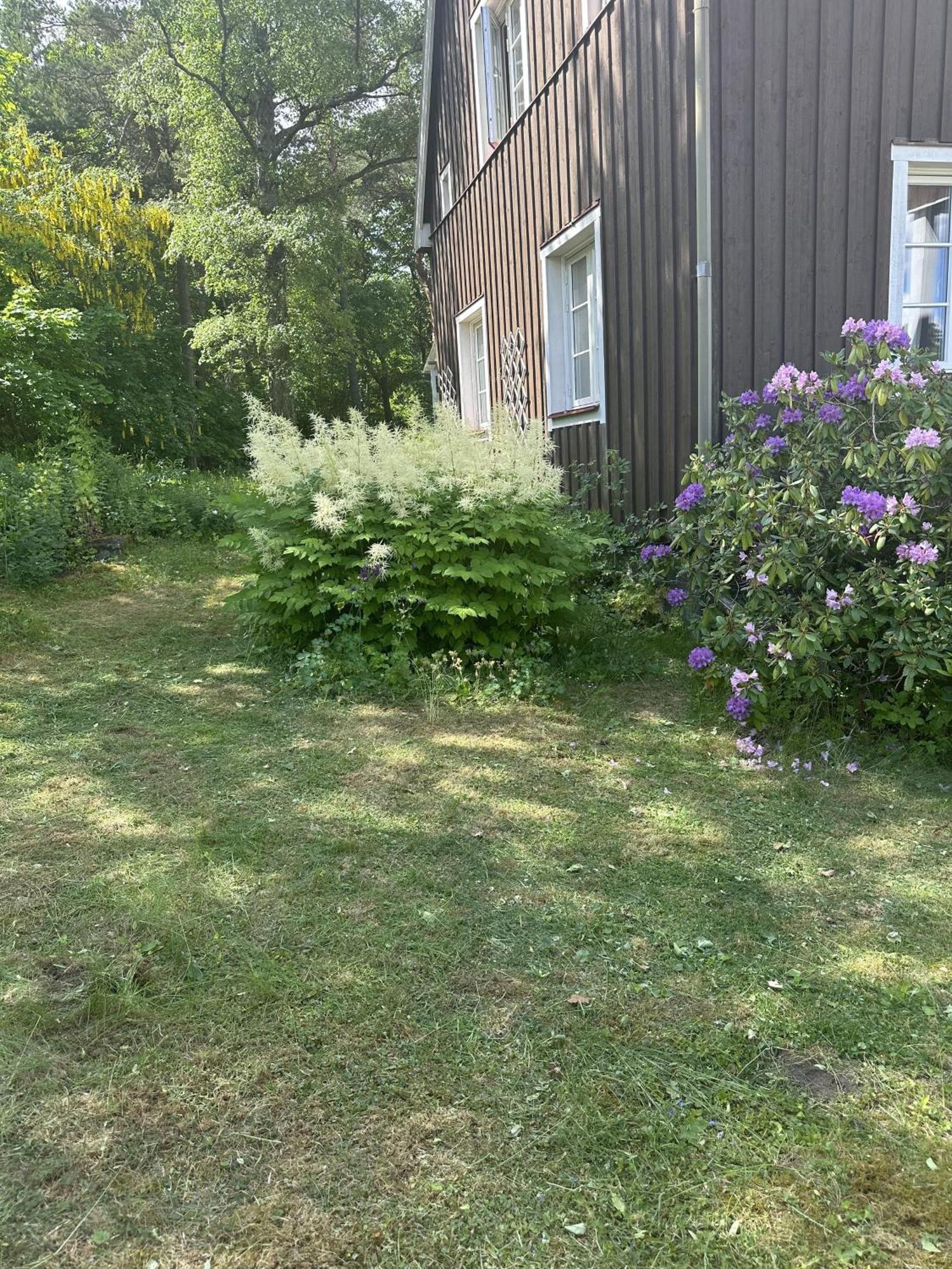 - 5-beds - Sleeps 12 - Garden Stockholm