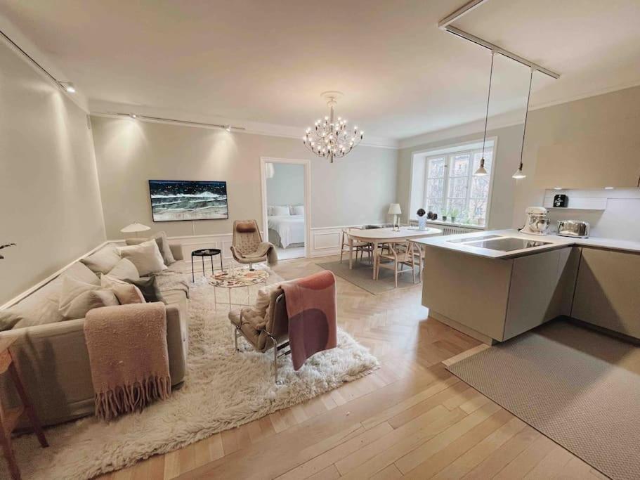 Nyrenoverad Trea I Vasastan Apartment Stockholm