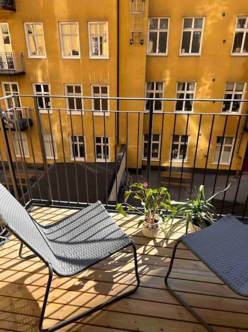 Modern Laegenhet Med Balkong Stockholm