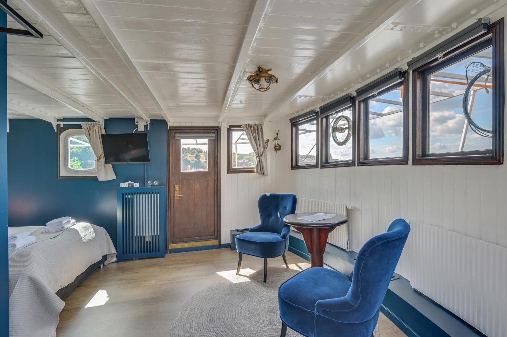 Botel Maelardrottningen Yacht Stockholm