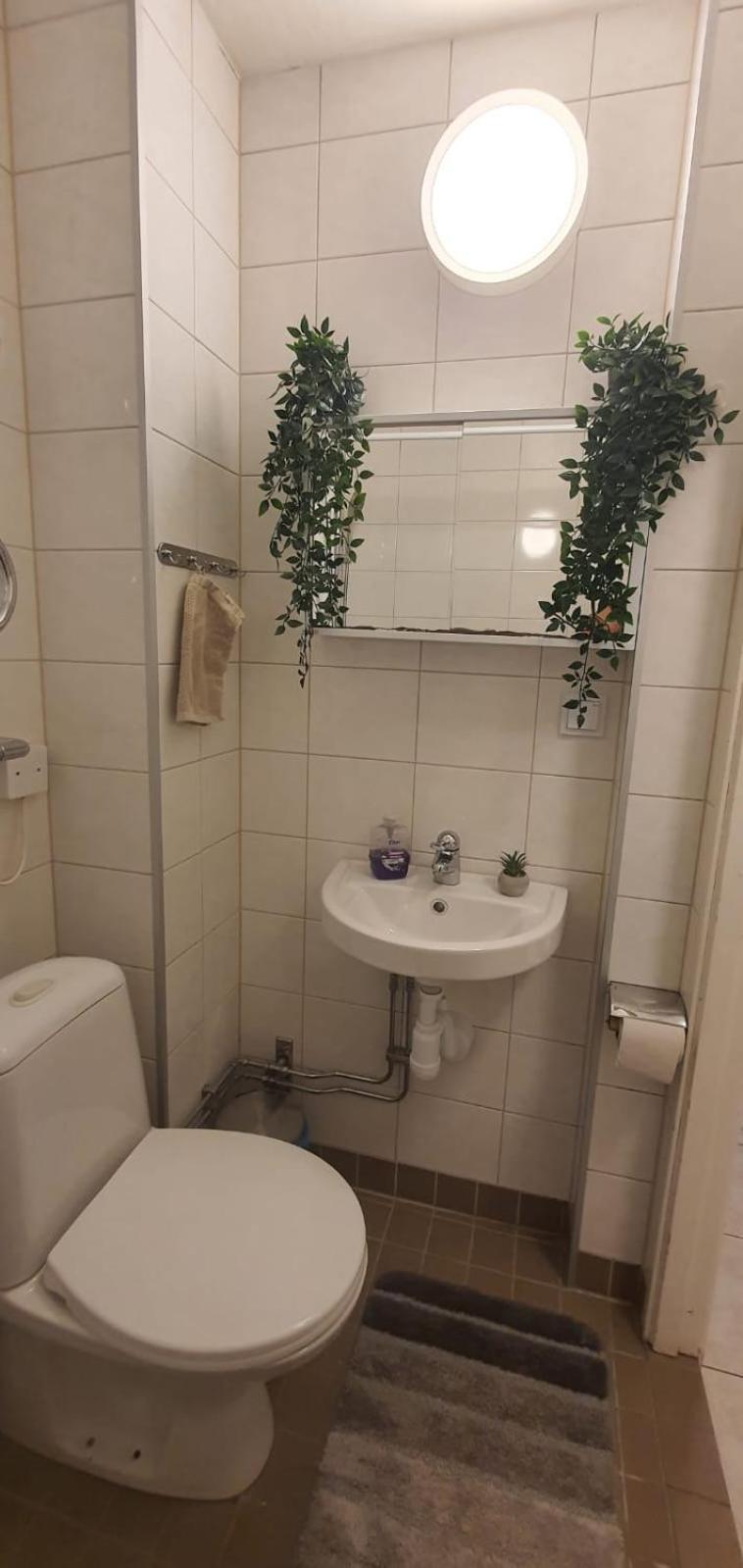 Beautiful Basement Apartment, Very Private And Close To The Metro Lägenhet