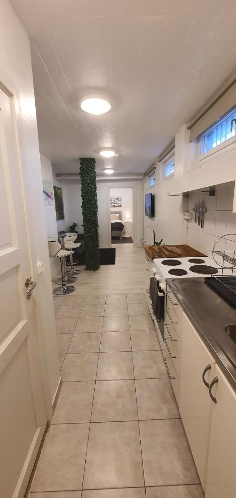 Lägenhet Beautiful Basement Apartment, Very Private And Close To The Metro *