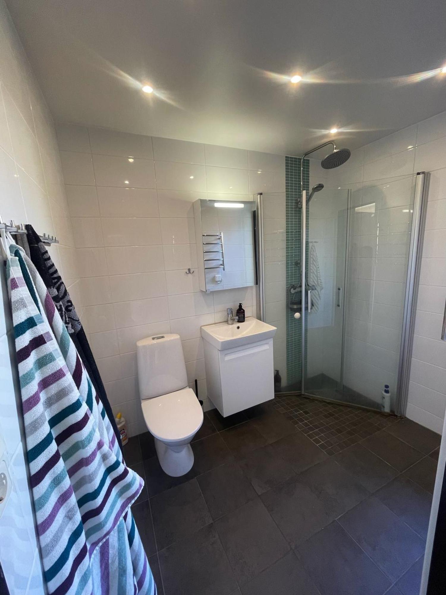 Nice 4 Bedrooms House In Semesterbostad