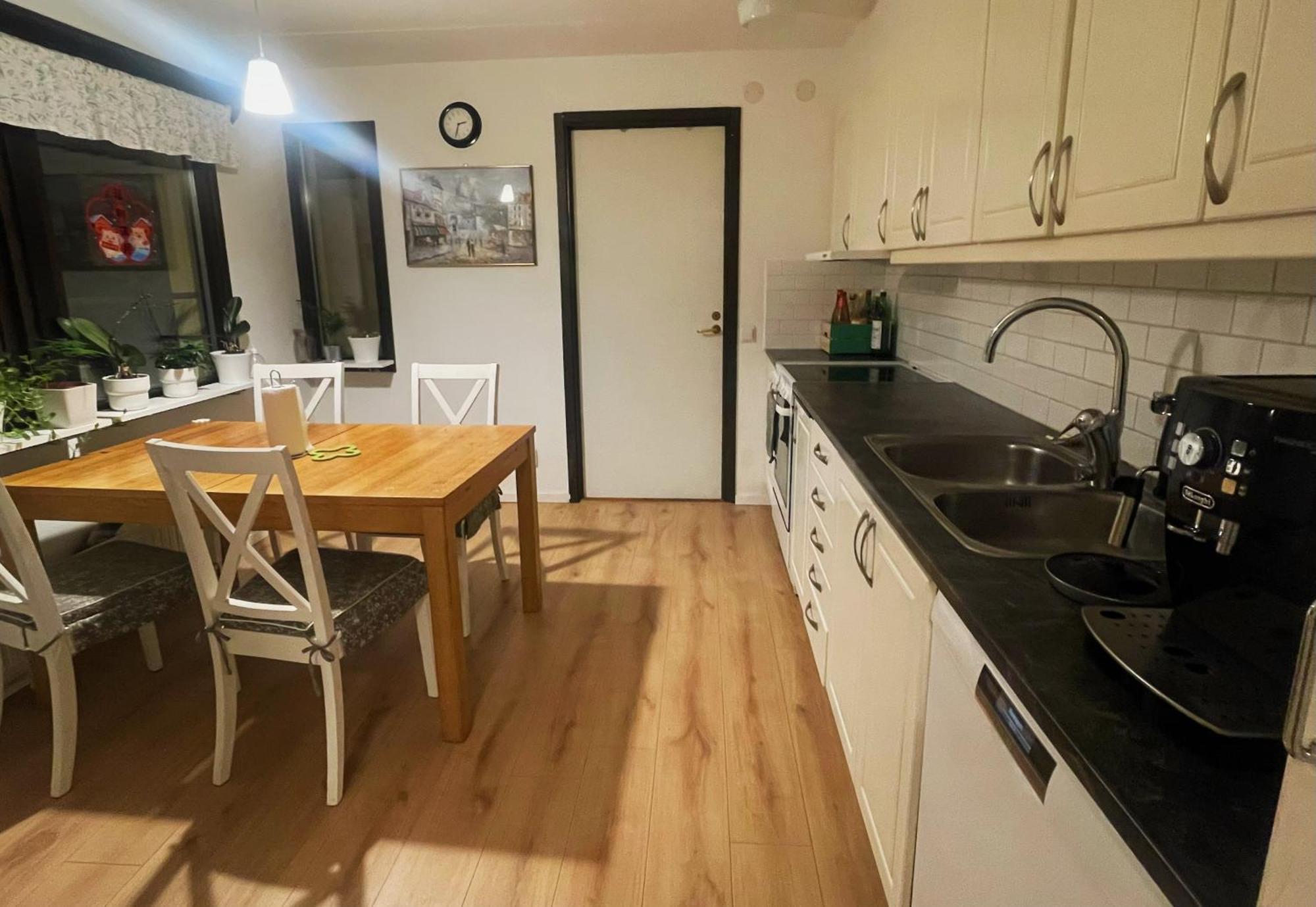 Nice 4 Bedrooms House In Semesterbostad *